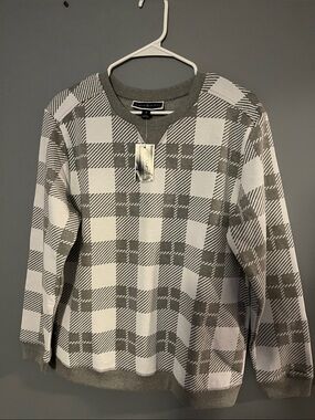 Karen Scott Men's Gray and White Plaid Crewneck Sweater